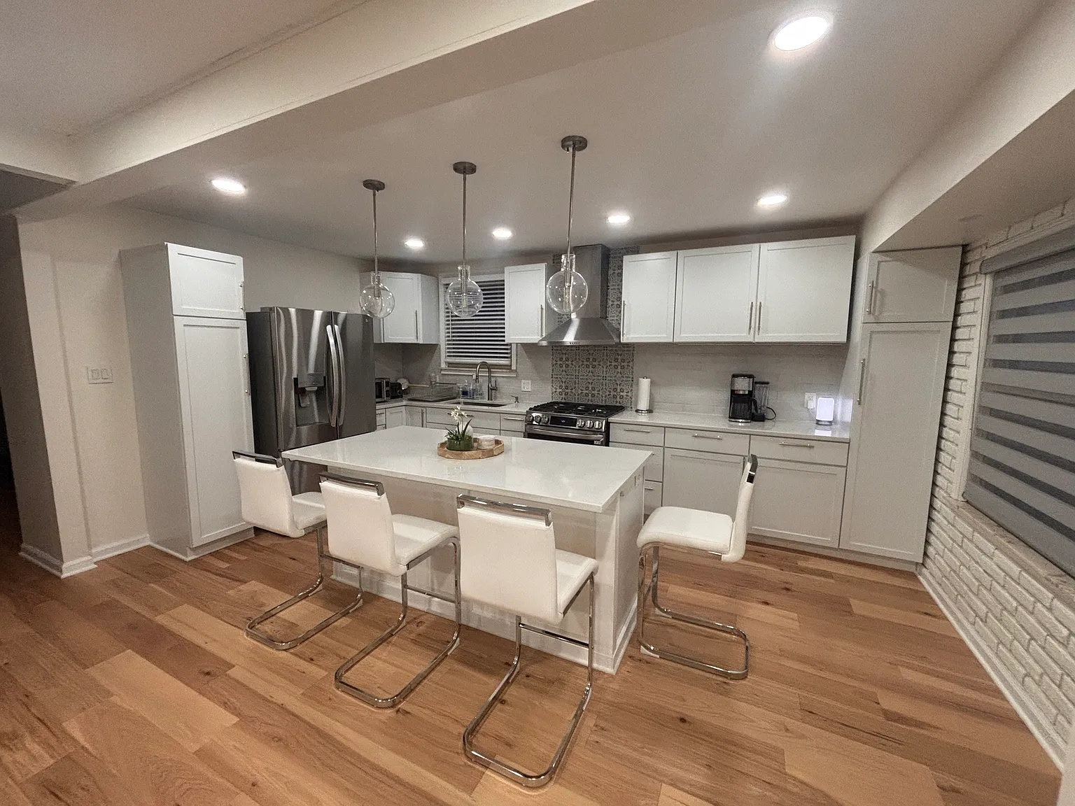3 bed, 2033 sqft, $2,400 — Photo 3