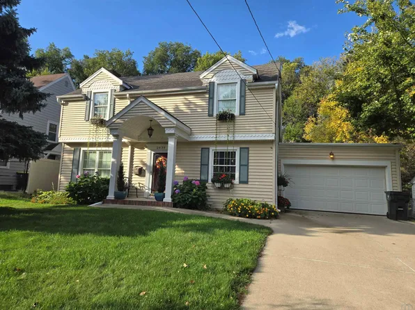 2839 Valley Dr, Sioux City, IA 51104