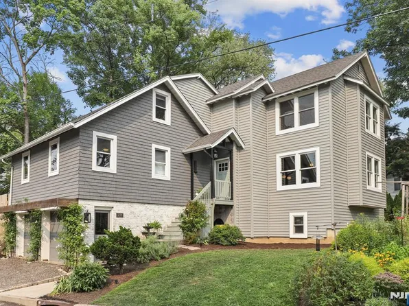 237 Roosevelt St, Teaneck, NJ 07666