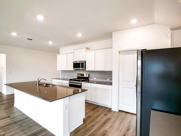 1740 Catahoula Dr — Photo 12