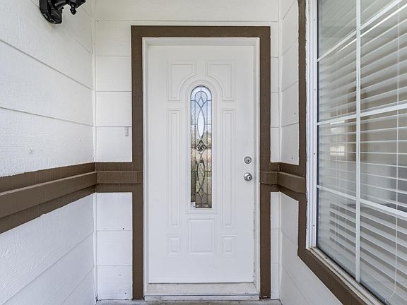 3rd image of 527 Park Warren Dr