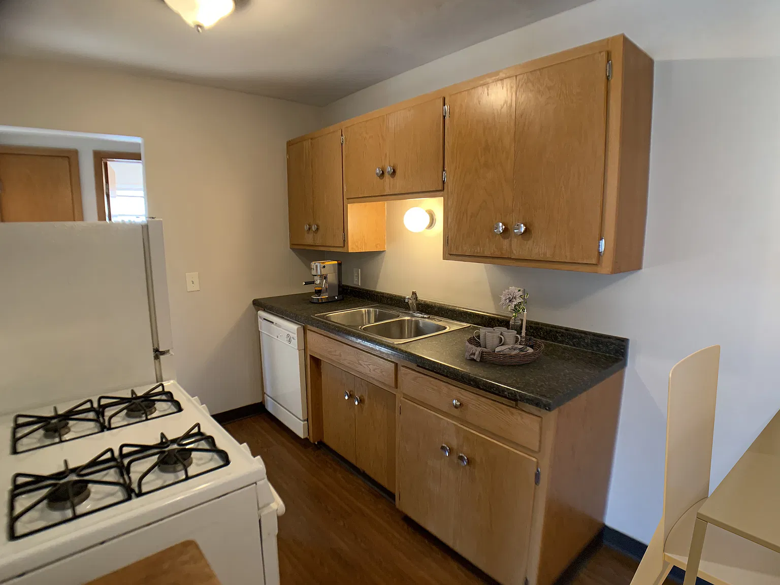Broadway West Apartments — Photo 3