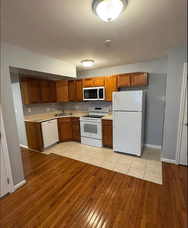 2 bed, 573 sqft, $1,950 — Photo 3