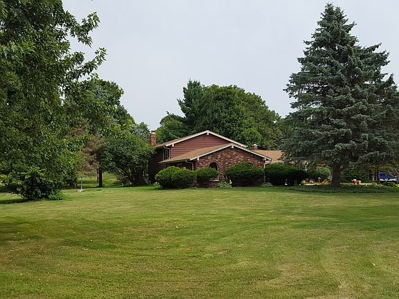 2nd image of S45W25118 Black Oak Ln