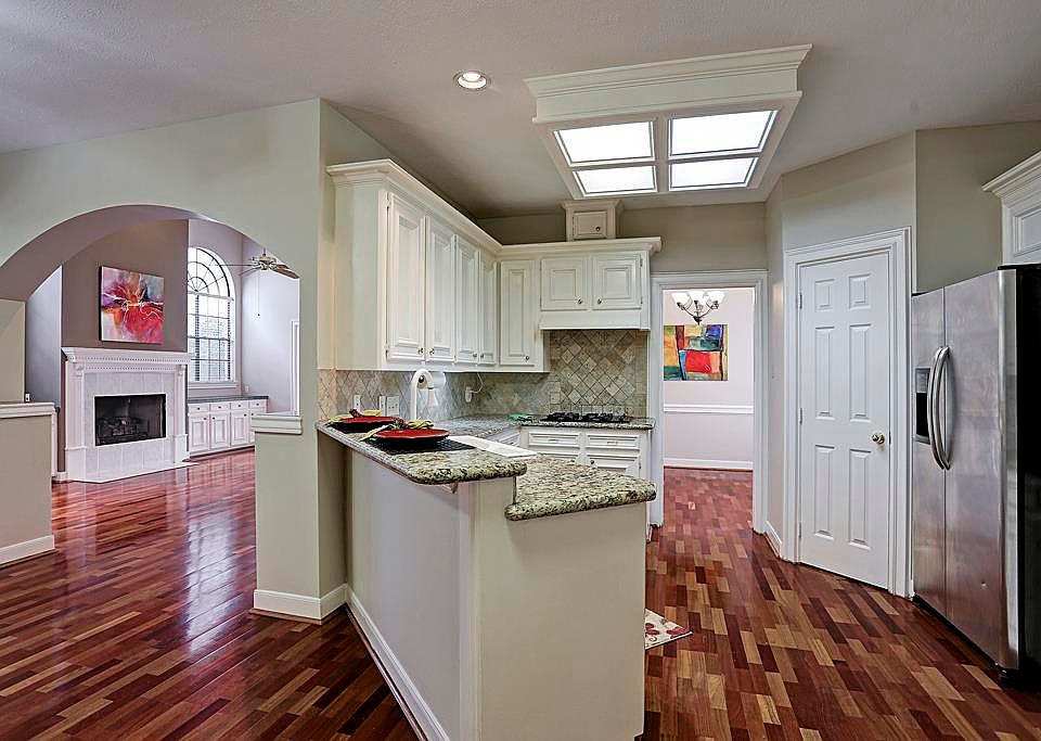 1st image of 6992 Oakwood Place Ct E
