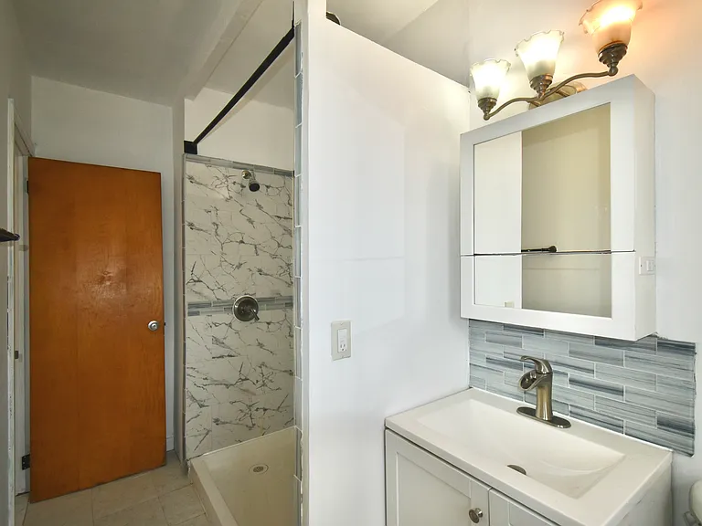 196 W 52nd St — Photo 1