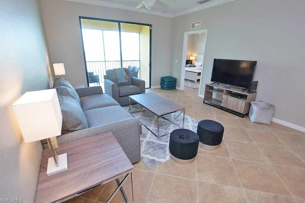 2 bed, 2.0 bath, 1122 sqft, $4,995 — Photo 3