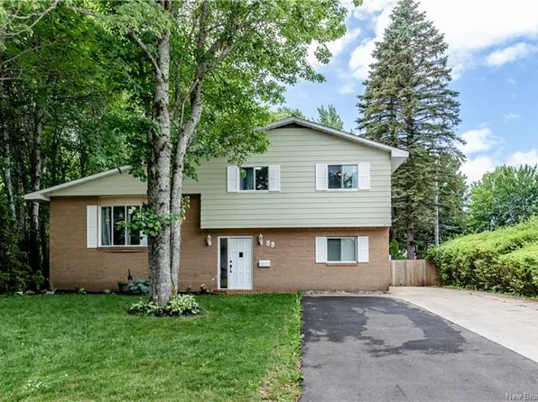 88 Woodleigh St, Moncton, NB E1C 8Z8