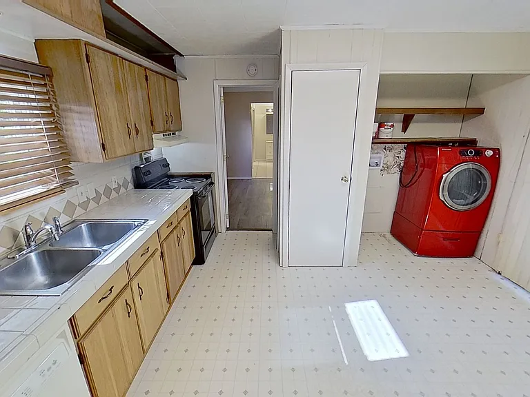 118 Carea Rd — Photo 2
