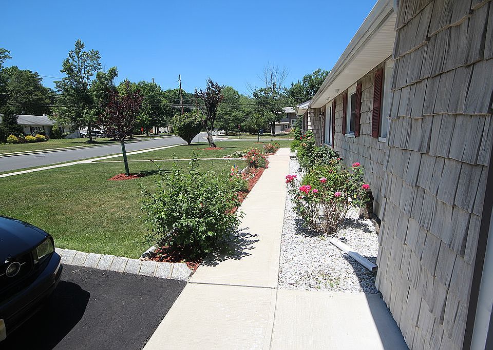 2nd image of 501 Taylor Pl