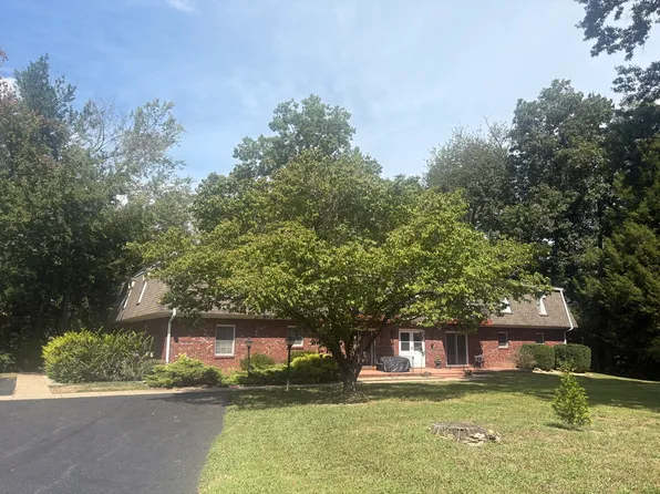 430 N 11th St APT 8, Murphysboro, IL 62966