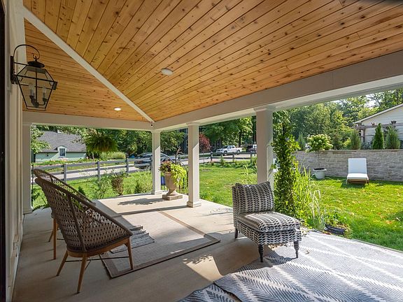 4th image of 2104 E Woodstock Pl