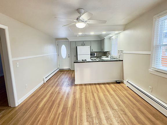 3rd image of 77 Ophelia St #R