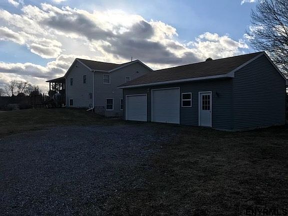3rd image of 104 Mountain View Dr