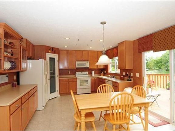 4th image of 10318 Meadow Glen Dr