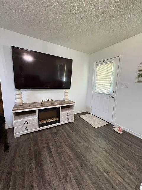 3 bed, 1008 sqft, $1,850 — Photo 3