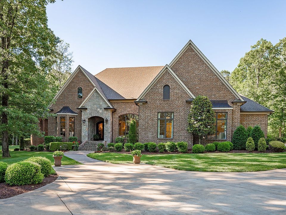 1st image of 652 Waterford Dr