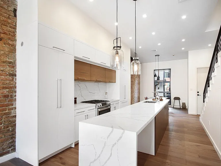 618 N Rampart St #201 — Photo 5