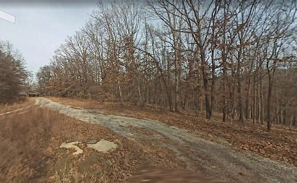 1st image of 7 Oak Knoll Ln