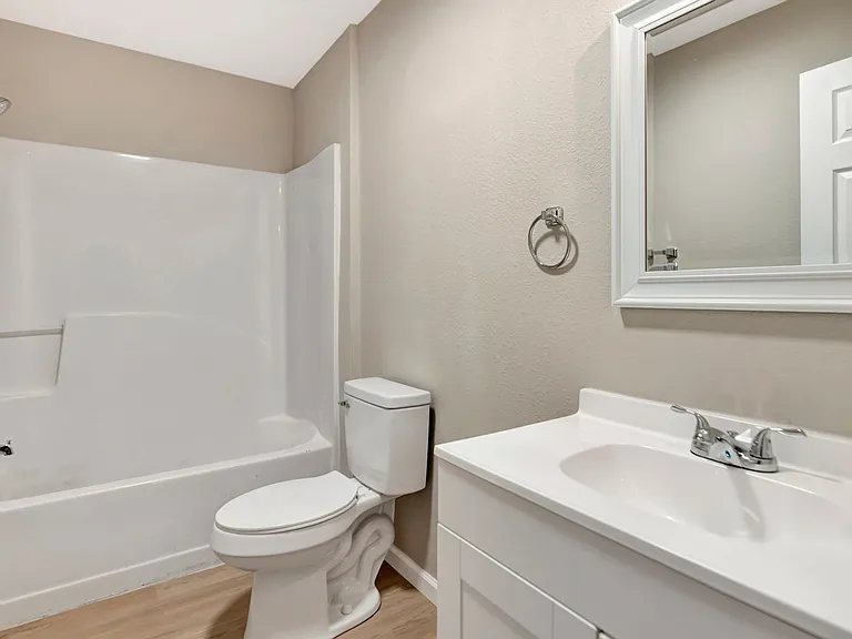 Creekside Apartments — Photo 11