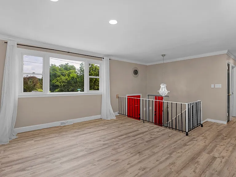 2431 Clydesdale Rd — Photo 8