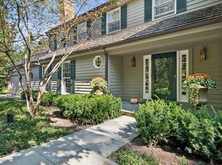310 Weatherford Ct, Lake Bluff, IL 60044