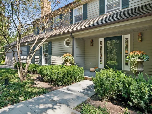 310 Weatherford Ct, Lake Bluff, IL 60044