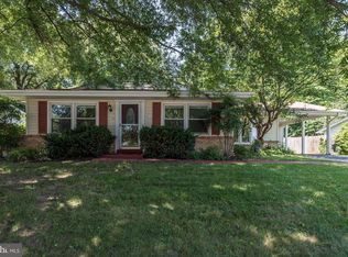305 S Irving Rd, Sterling, VA 20164