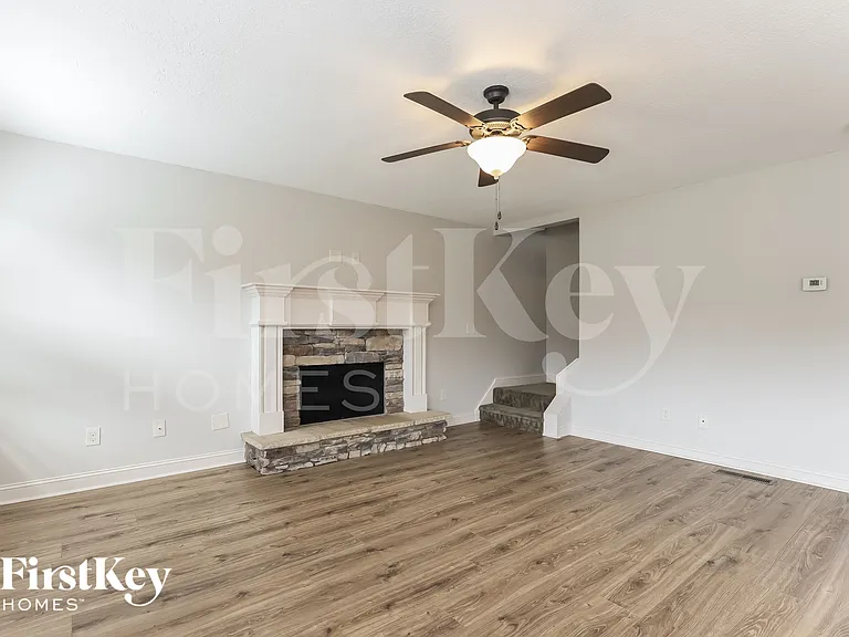537 Cambridge Farms Dr — Photo 3