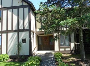22 Essex Ct, Brookfield, CT 06804