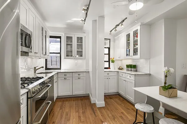 Sold by Janet Aimone Robilotti & Associates | media 16