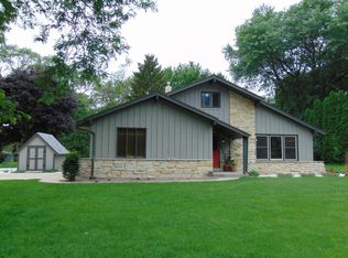 5375 S Brennan Dr, New Berlin, WI 53146