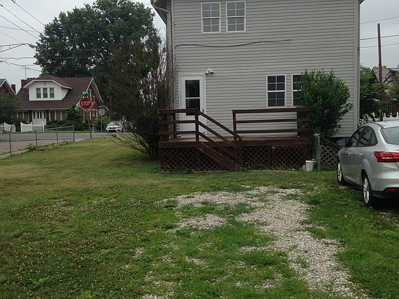 Rear with 4+ vehicle parking