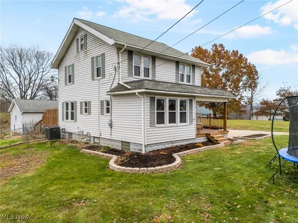 3840 Waynesburg Dr SE, Canton, OH 44707