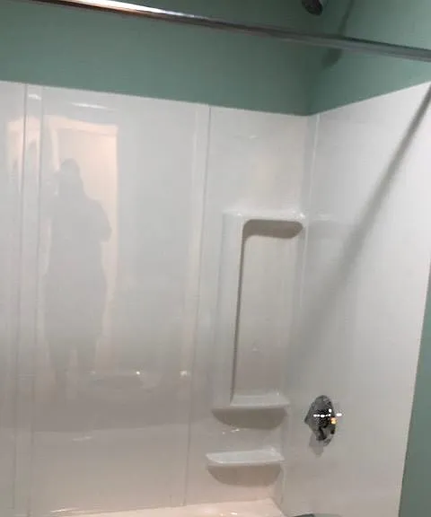 Main Bath shower/tub