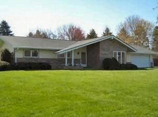 2512 Horseshoe Bnd, Hartland, WI 53029