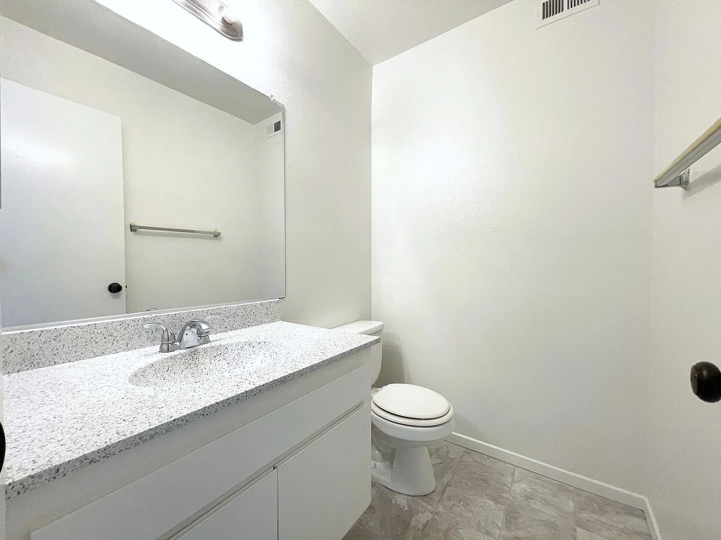 Fire Mtn. Townhome w/ Garage! — Photo 3