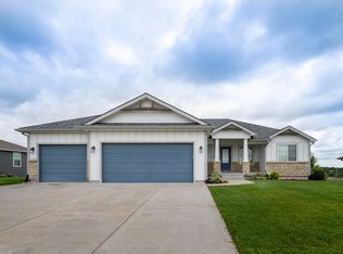 416 Ledgestone Ridge Ct, Manhattan, KS 66503