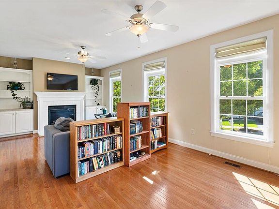 5th image of 1201 Brook Cir
