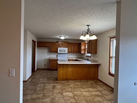 3rd image of 1157 W Lois Ln