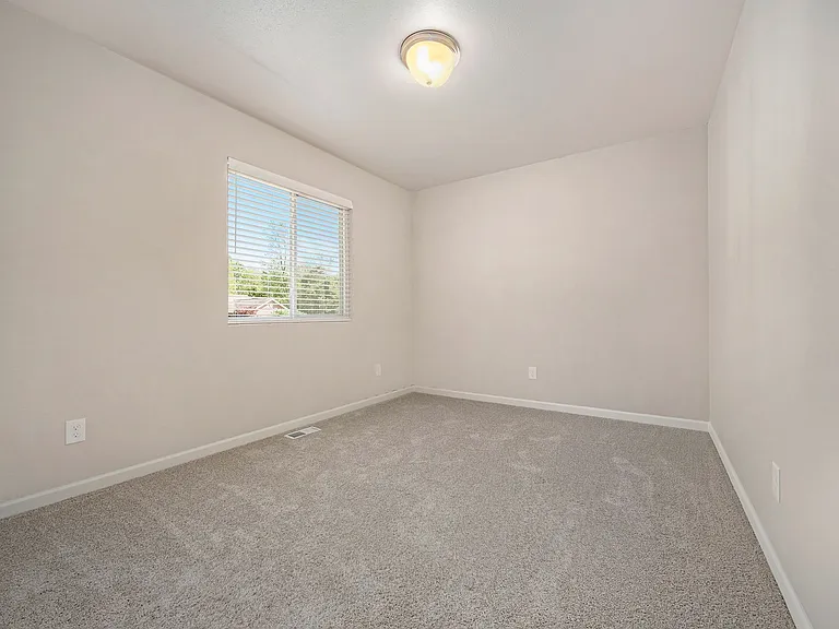 4340 Briarhill Dr — Photo 7