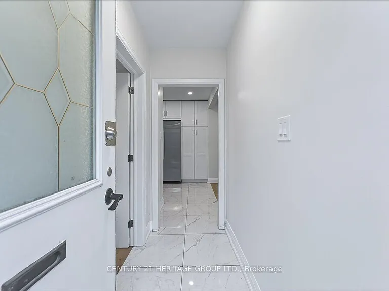 39 Reiner Rd #UPPER — Photo 9