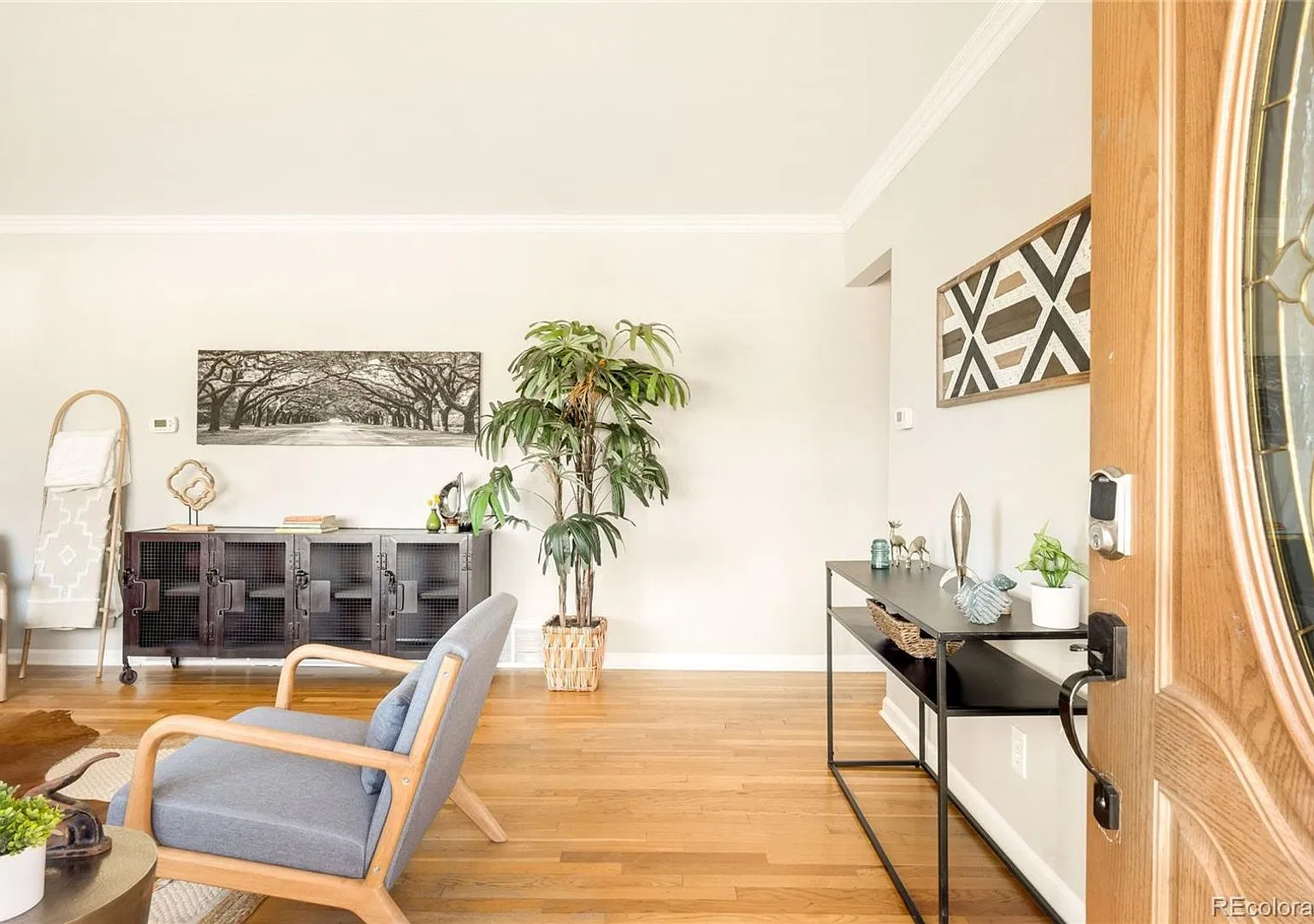 Charming Harvey Park 5 plus bed, 2.5 bath Home — Photo 4