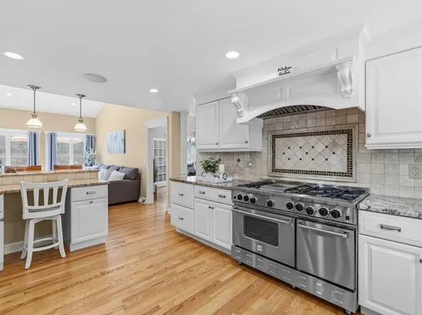 61 Montgomery St, Lakeville, MA 02347
