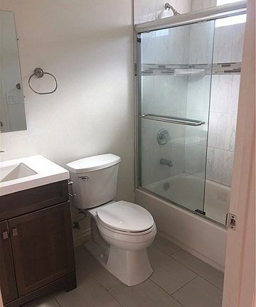 5th image of 902 E 41st St
