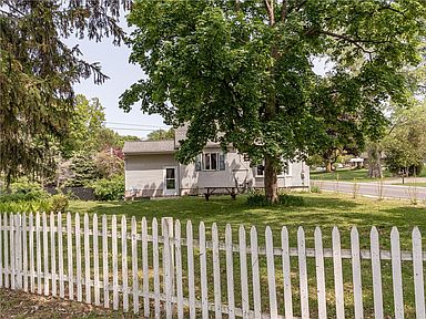 528 Lake Rd, Webster, NY 14580 | Zillow