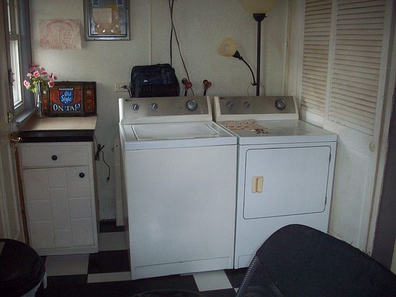 3rd image of 311 E Palmer Ave