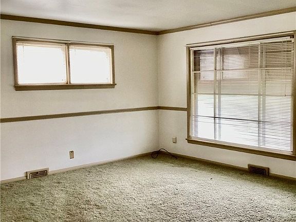 3rd image of 13805 Royal Blvd