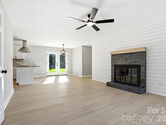 5th image of 1968 12th Street Pl NE
