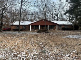 20 Saint Joseph Dr, Lebanon, IL 62254